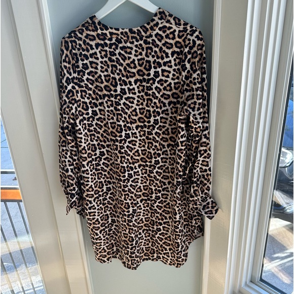 H&M V-Neck Shirtdress - Picture 2 of 6